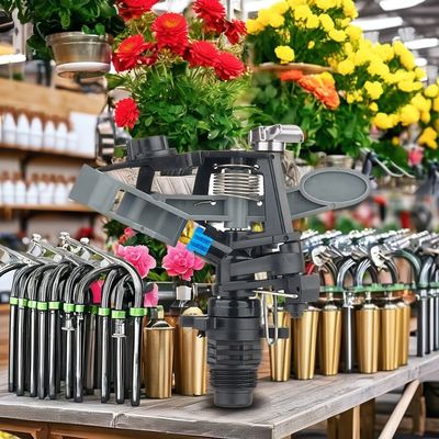Sprinkler con braccio mobile a filo maschile per la soluzione di irrigazione agricola