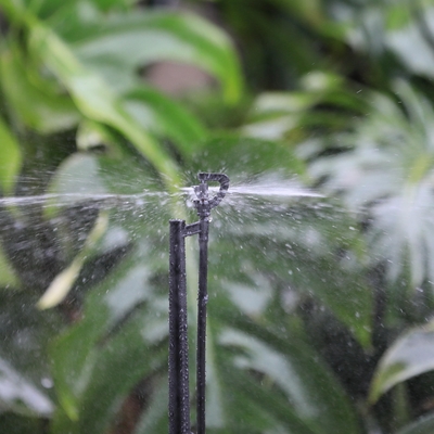 150-300KPA Pressione G tipo triangolo agricolo rotativo micro-jet sprinkler e facile