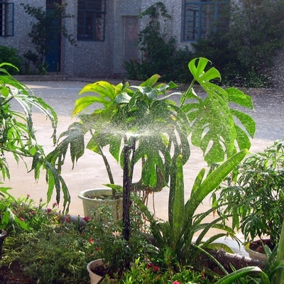 Sprinkler agricoli in plastica per l'irrigazione efficiente del prato