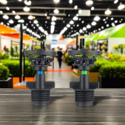 Sprinkler a doppio ugello a rotazione 360 per l'efficienza dell'irrigazione agricola in connessione rapida