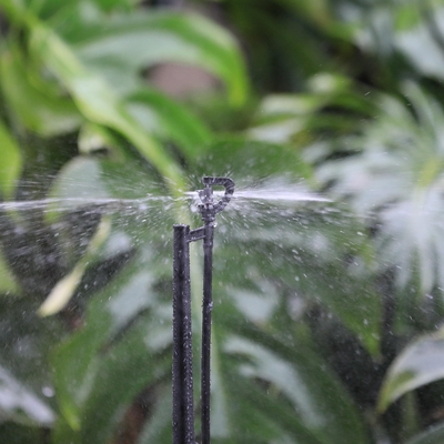Ingegneria Plastico pneumatico triangolare di tipo G Agricoltura e silvicoltura Irrigazione Microsprinkler rotativo
