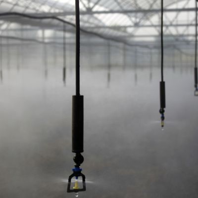 Fusoliera di irrigazione per giardini a refrazione atomizzante con spruzzatore di controllo della pressione dell'acqua