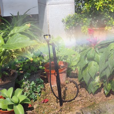 Fusoliera di irrigazione per giardini a refrazione atomizzante con spruzzatore di controllo della pressione dell'acqua