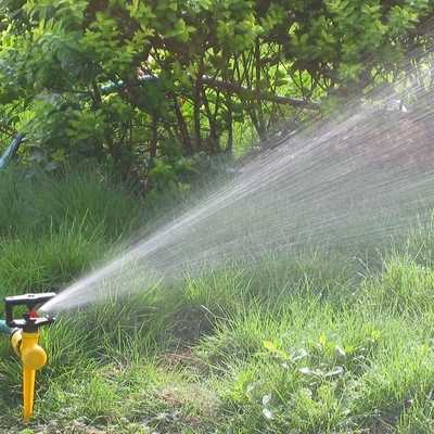 Sistema di irrigazione agricola di tipo vortex sprinkler resistente per una copertura massima