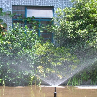 Massimizza l'efficienza dell'irrigazione della tua fattoria con il sistema di irrigatori portatili Vortex