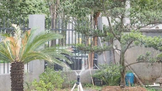 Sprinkler rotante a 360 gradi Quick Connect per un'irrigazione sostenibile dei giardini e delle fattorie