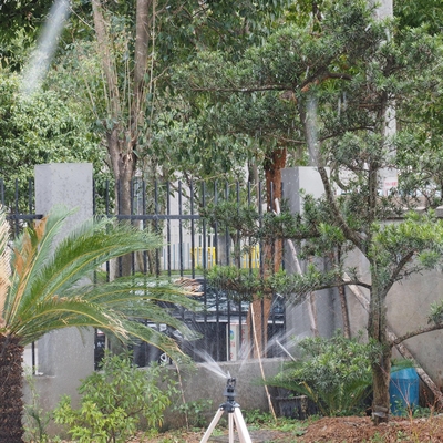Sprinkler per l'irrigazione di giardini in plastica di ingegneria durevole con funzione oscillante