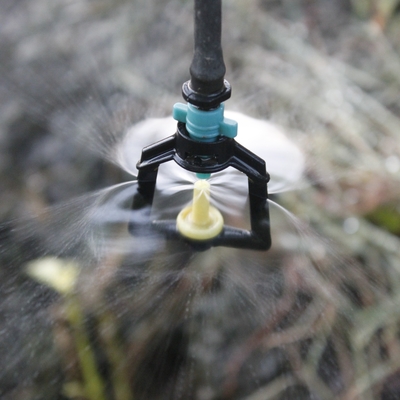 Sprinkler rotante per irrigazione in vivaio