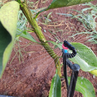 Sprinkler di rifrazione a 360 gradi di ingegneria in plastica G tipo per irrigazione agricola