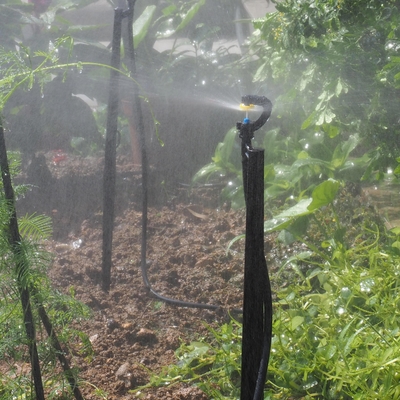Sprinkler di rifrazione a 360 gradi di ingegneria in plastica G tipo per irrigazione agricola
